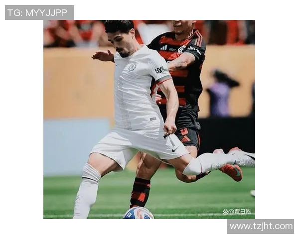 足球明星因脱衣庆祝遭罚黄牌引发争议球迷热议其行为是否过火